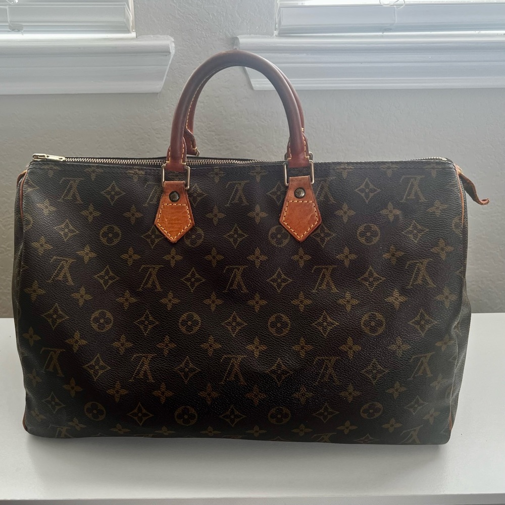 Louis Vuitton Speedy 40 Handbag